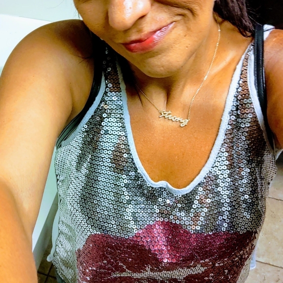 Beautiful  sequence tank. - Picture 2 of 2